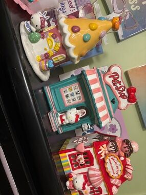 Hello Kitty Teal, Pink & Yellow Ceramic Pet Shop Playset